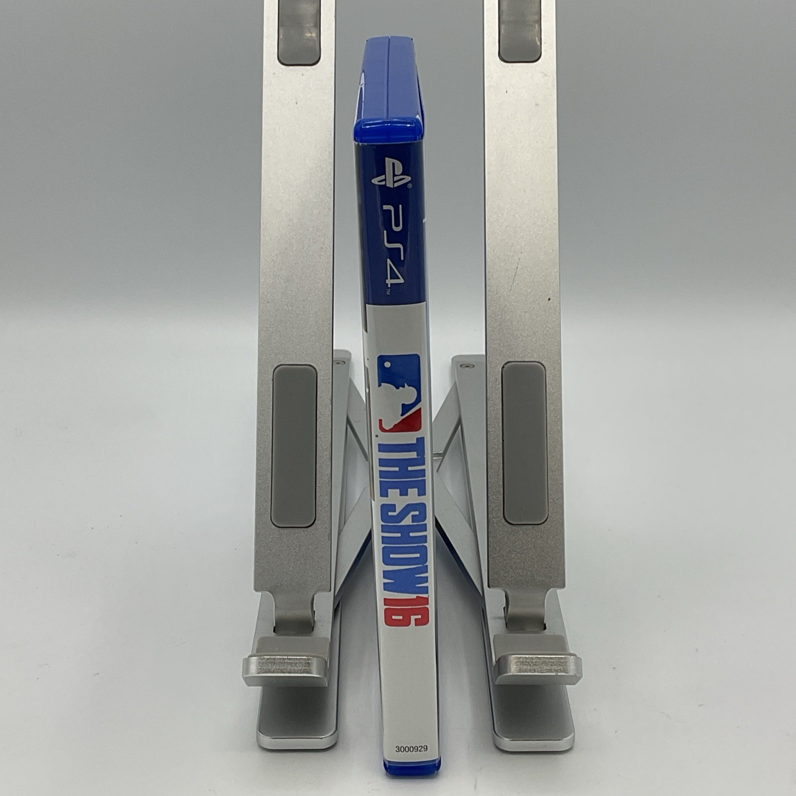 MLB 16 The Show – Sony PlayStation 4(GAME AND CASE NO MANUAL)