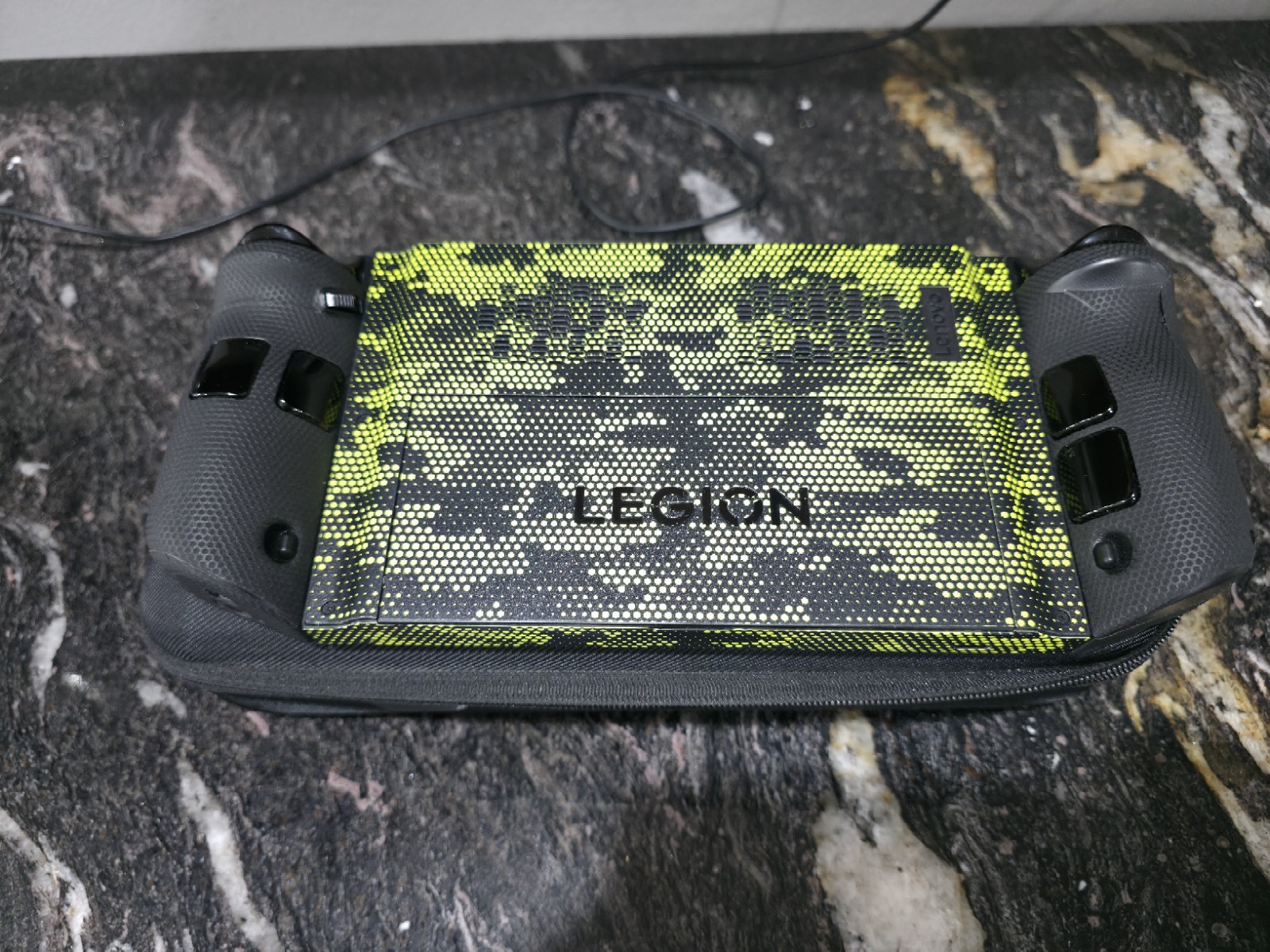 *MINT* Lenovo Legion Go 8APU1 1TB Handheld Console – Shadow Black
