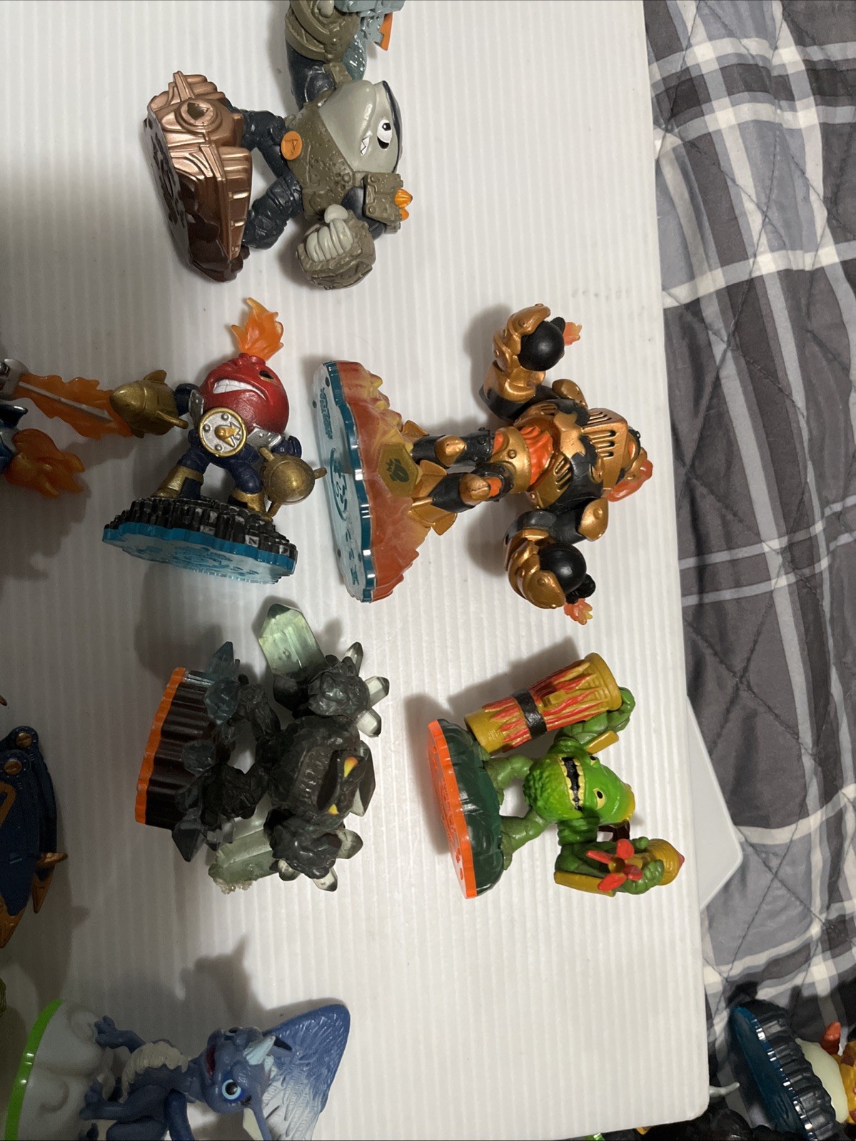 Lot Of 50 Skylanders incluyed enigma and more interesting character