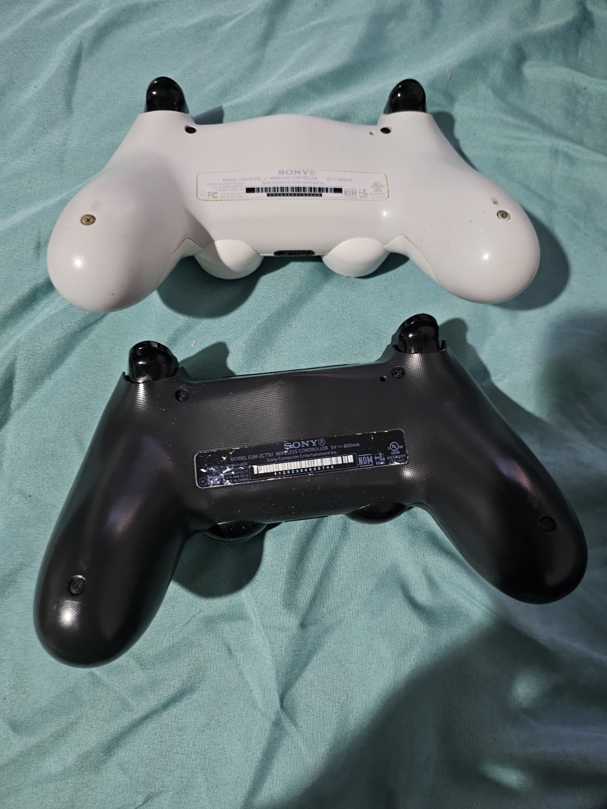 Sony Playstation DualShock 4 Wireless Controller – Black And White Parts/repair