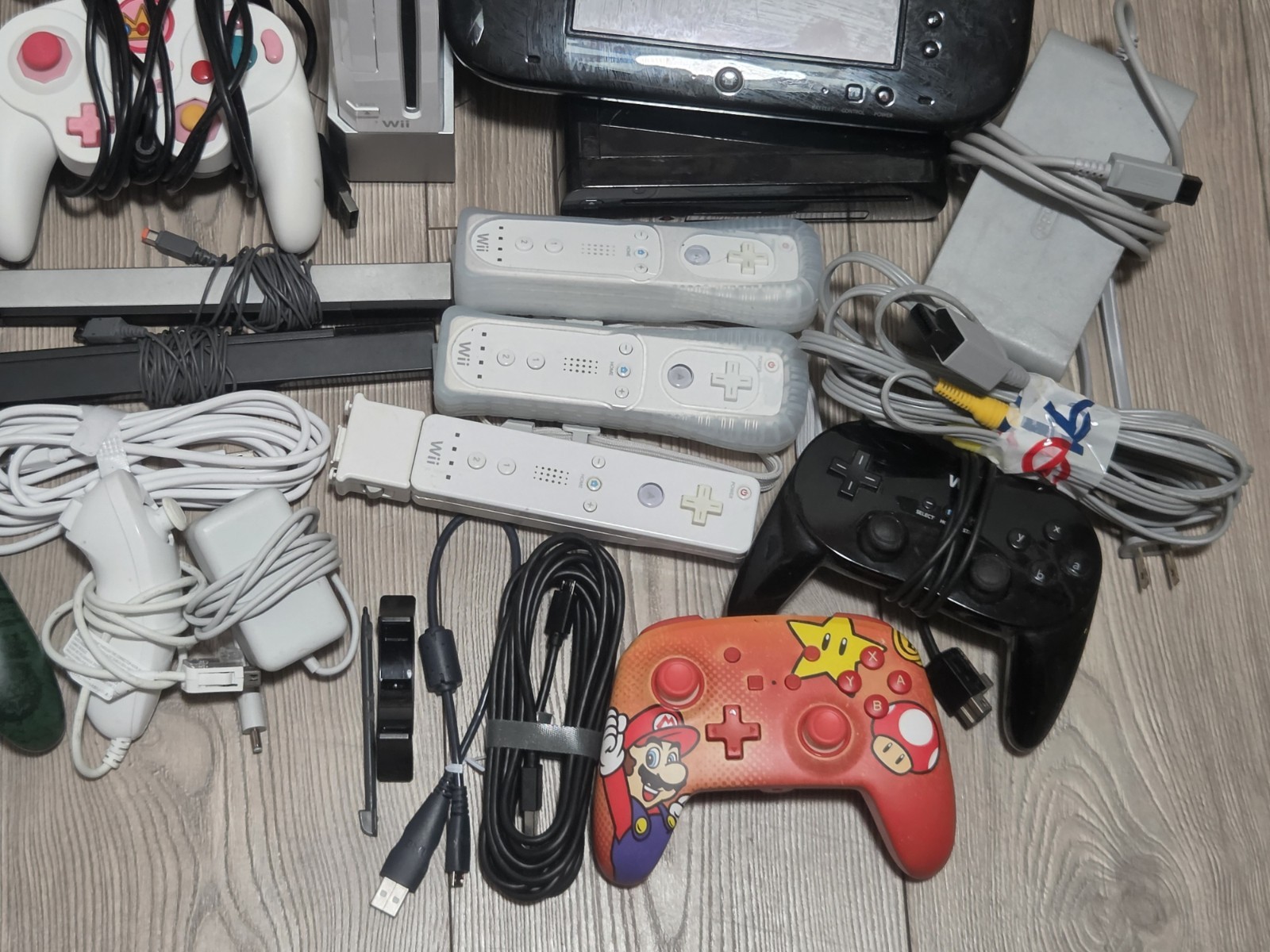 Nintendo Wii U / Wii Game Console Bundle Lot /w Games Controllers Sega *READ*