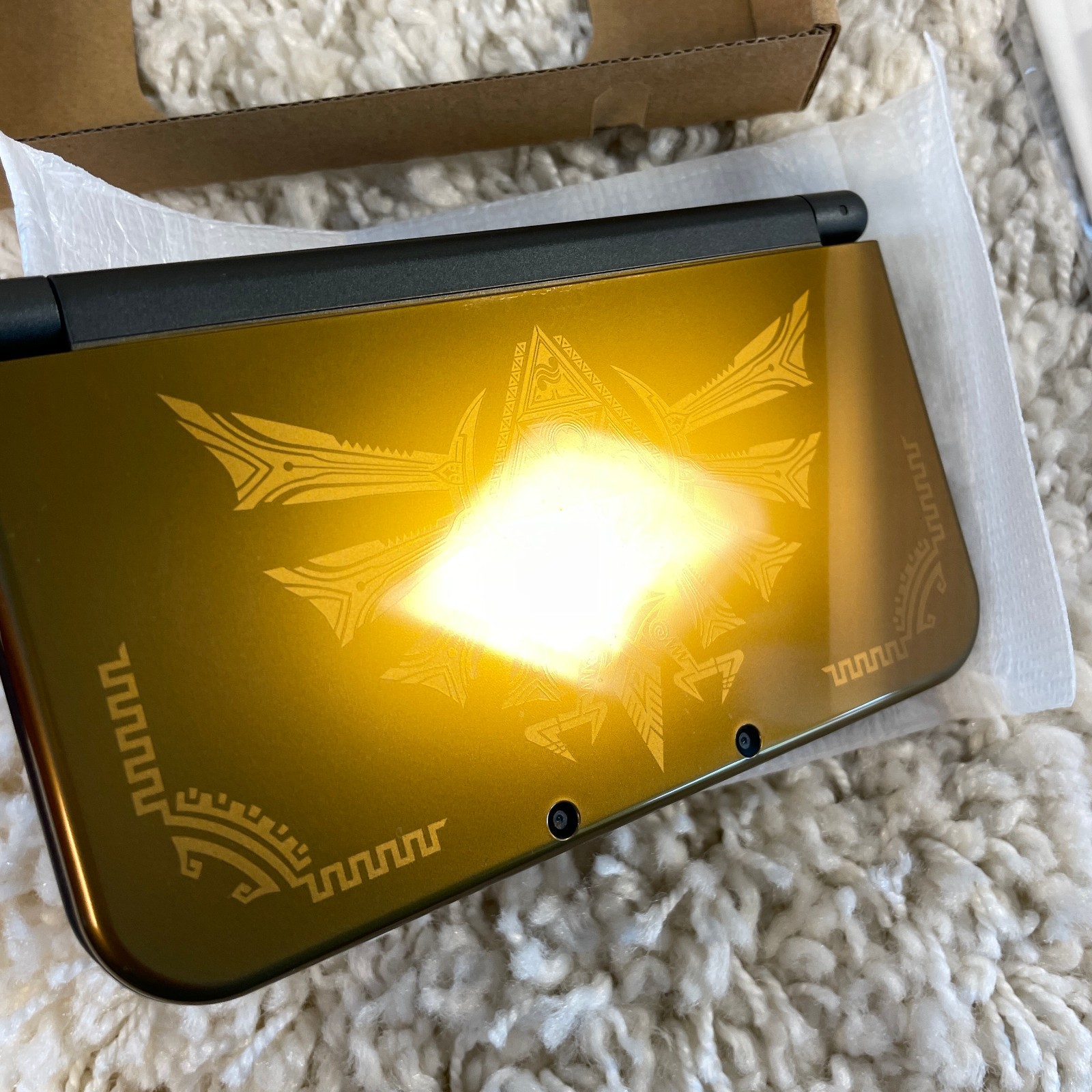 Nintendo New 3DS XL Zelda Hyrule Edition Handheld System RED-001 Complete in Box