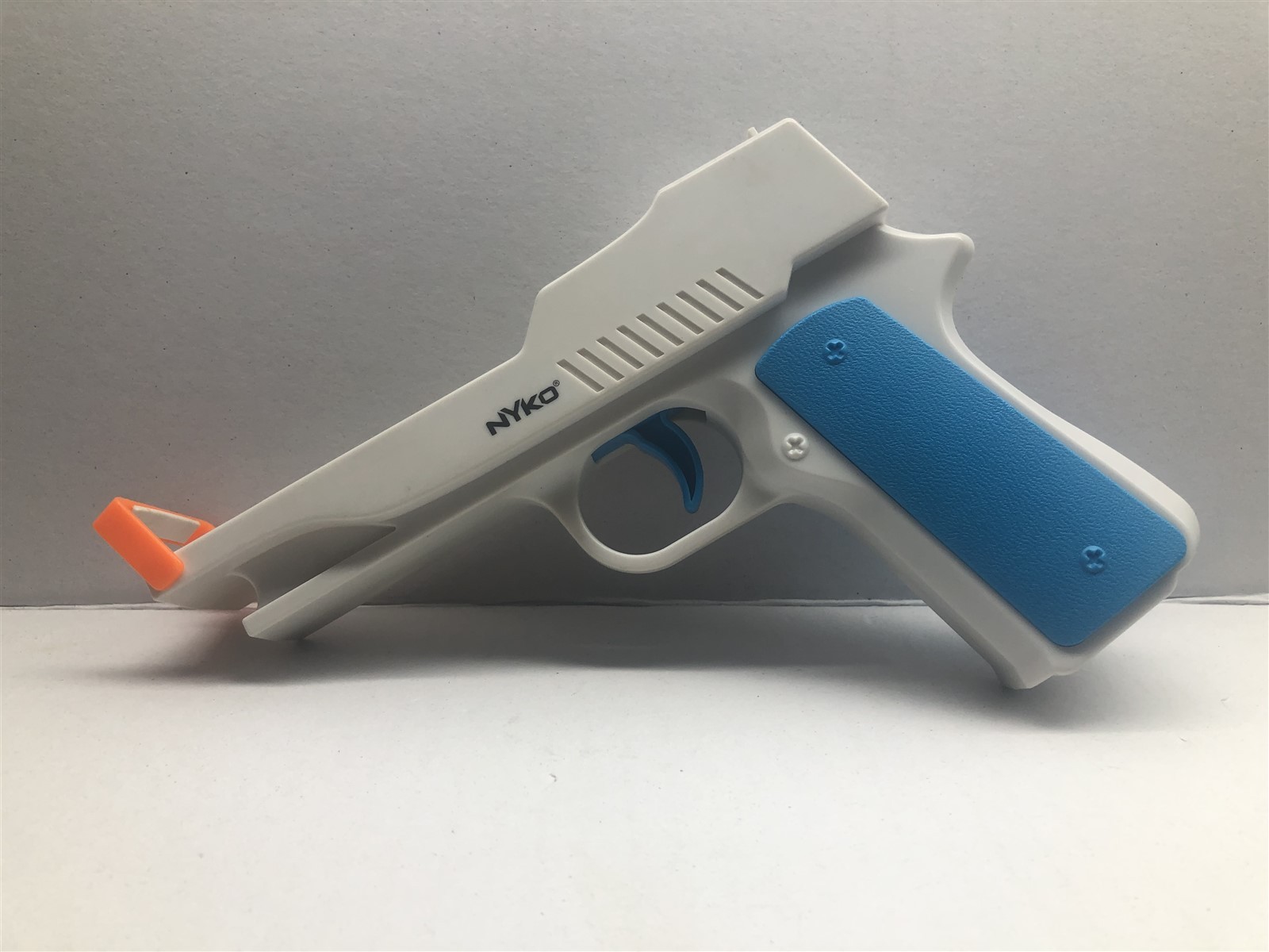 Nyko Perfect Shot Gun Controller Pistol Remote Orange Clip -Nintendo Wii Console