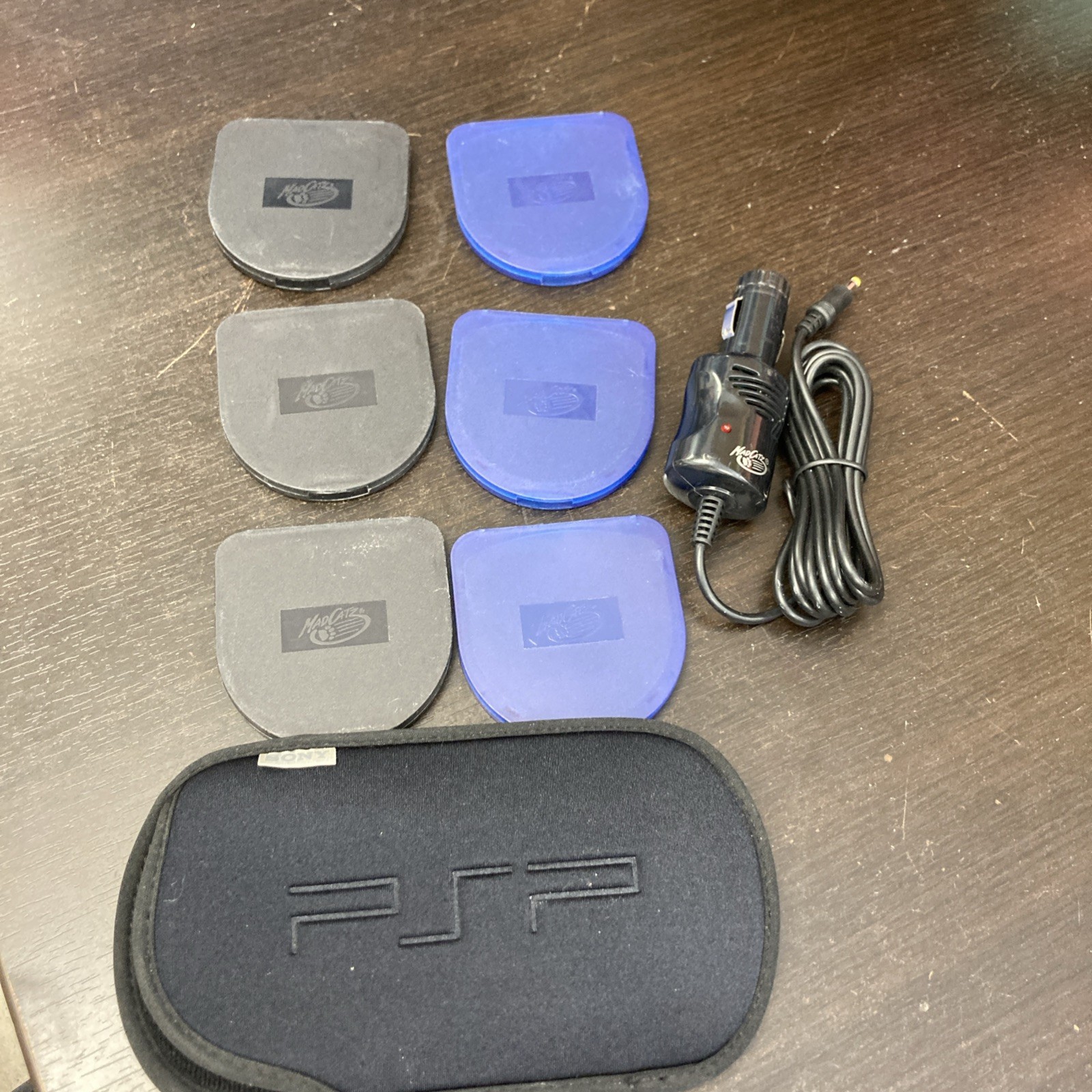 Lot Sony PSP – MAD CATZ Car Charger – Power Adapter And Cases