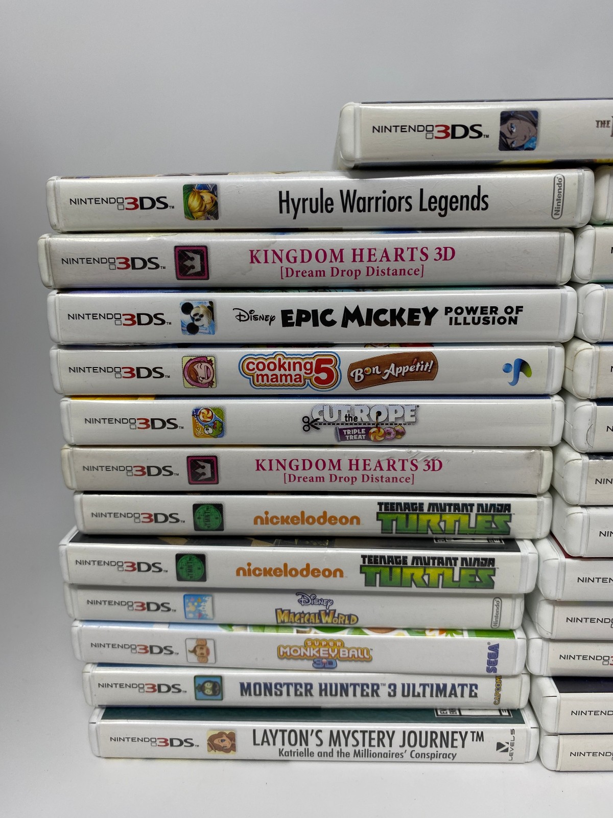 Lot of 25 Nintendo 3DS Cases Only Hyrule Kingdom Hearts Laytons Turtles Mama