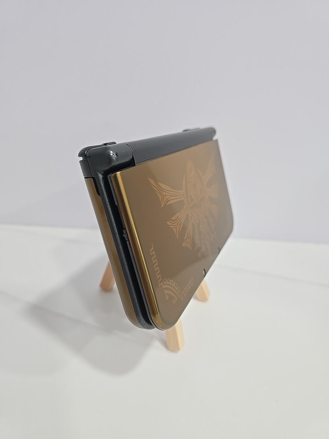 Nintendo New 3DS XL Hyrule Gold Edition Handheld System CIB w/ AR Cards & Manual