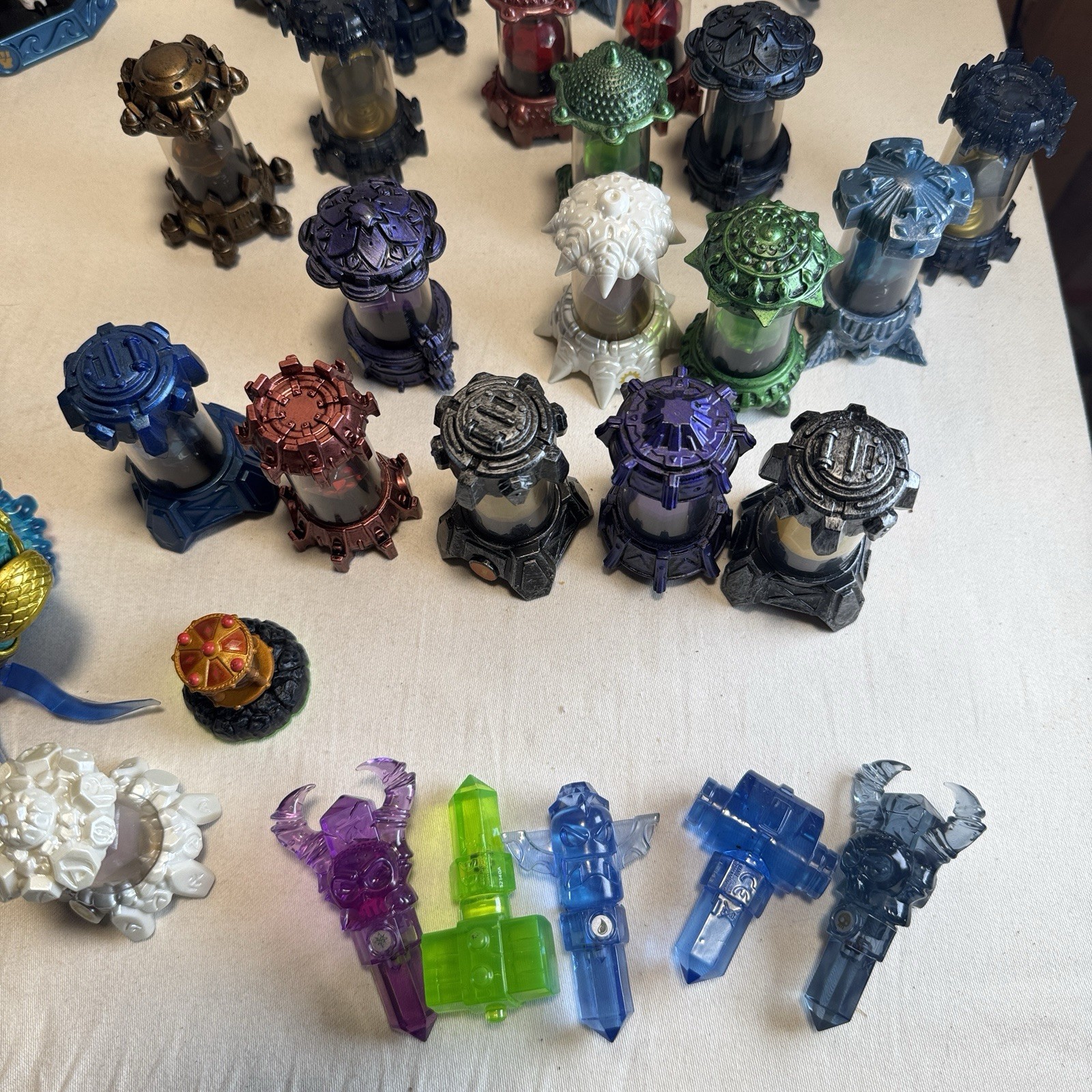 Activision Skylanders Character Figures 90 With Portal Crystals And Keys!