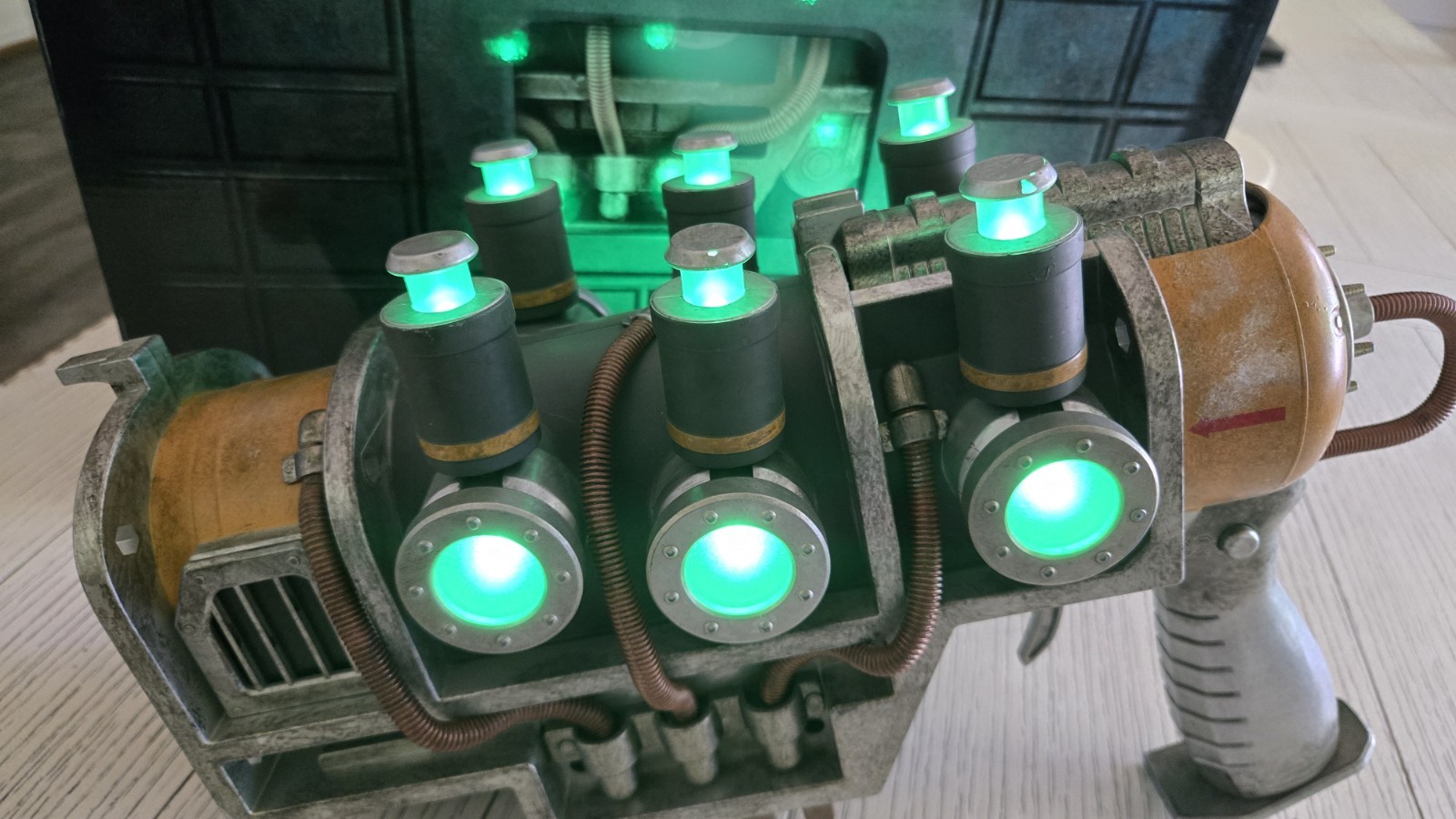 Fallout 1:1 Plasma Pistol Replica Bethesda x Chronicle Collectibles WITH BOX LN