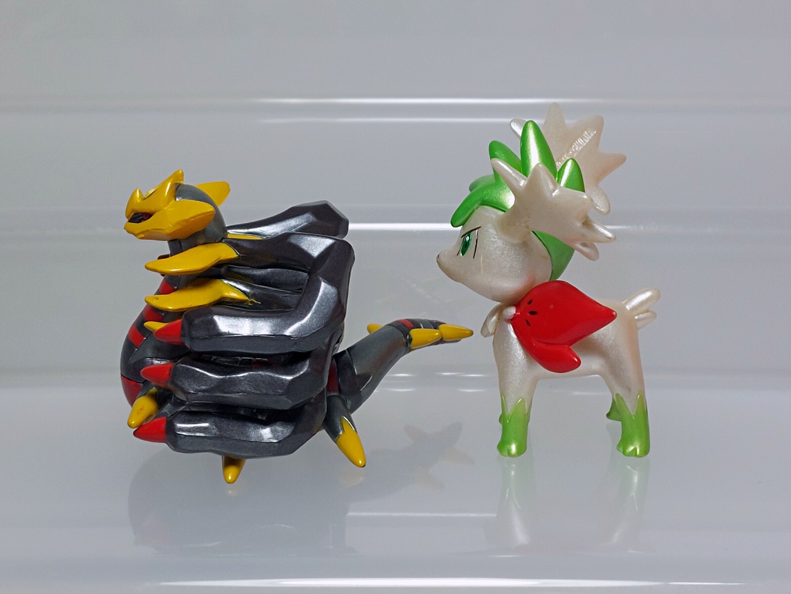 Metallic Giratina Shaymin Pokemon Monster Collection Figure Tomy G02 1.6-1.8in