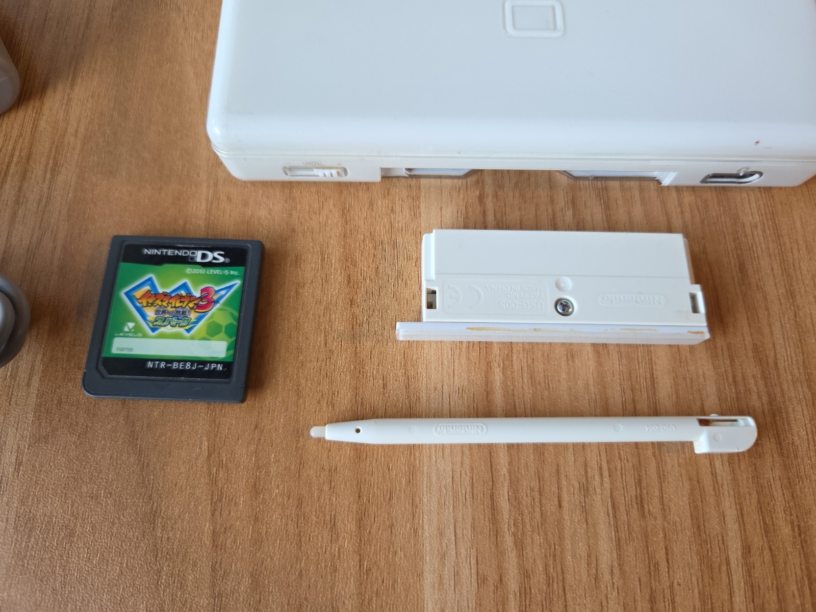 Nintendo DS Lite USG-001 Polar White w/ Charger US SELLER