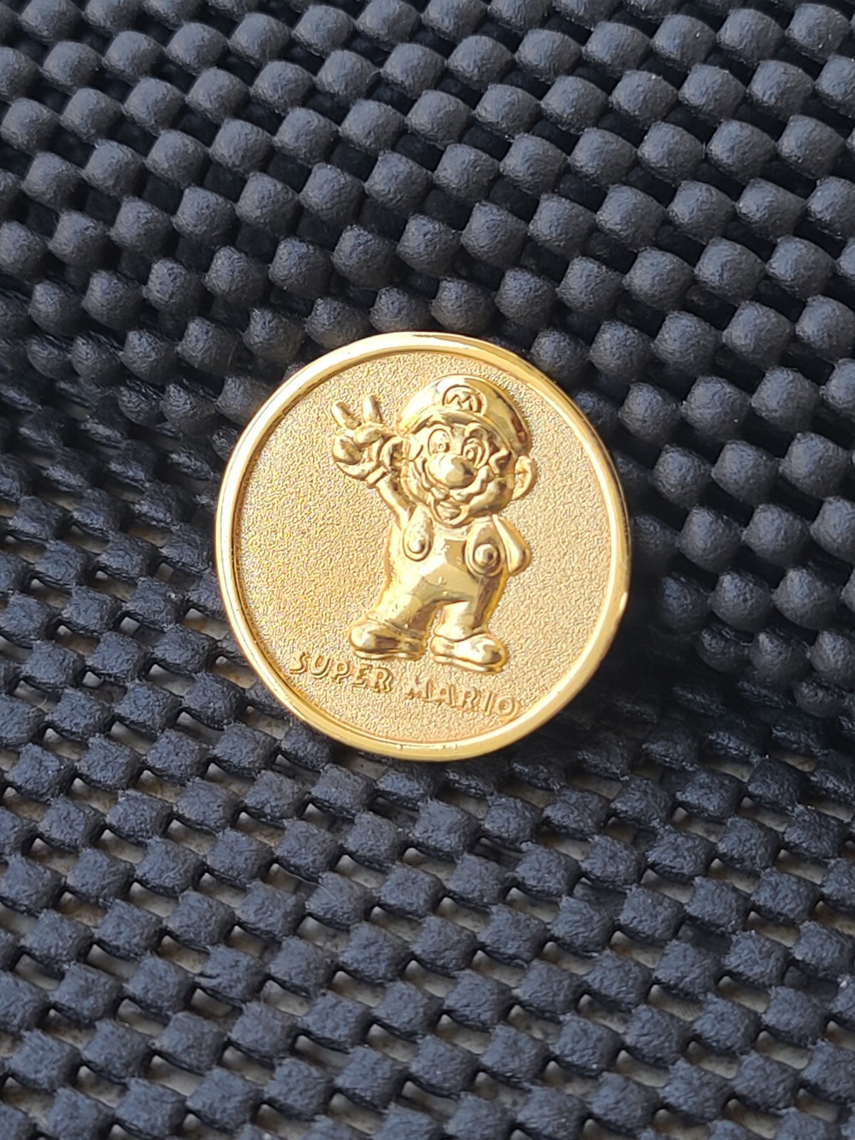 Super Mario Gold Coin Medal Video Game 10th Anniversary Rare Promo SNES N64 GBA