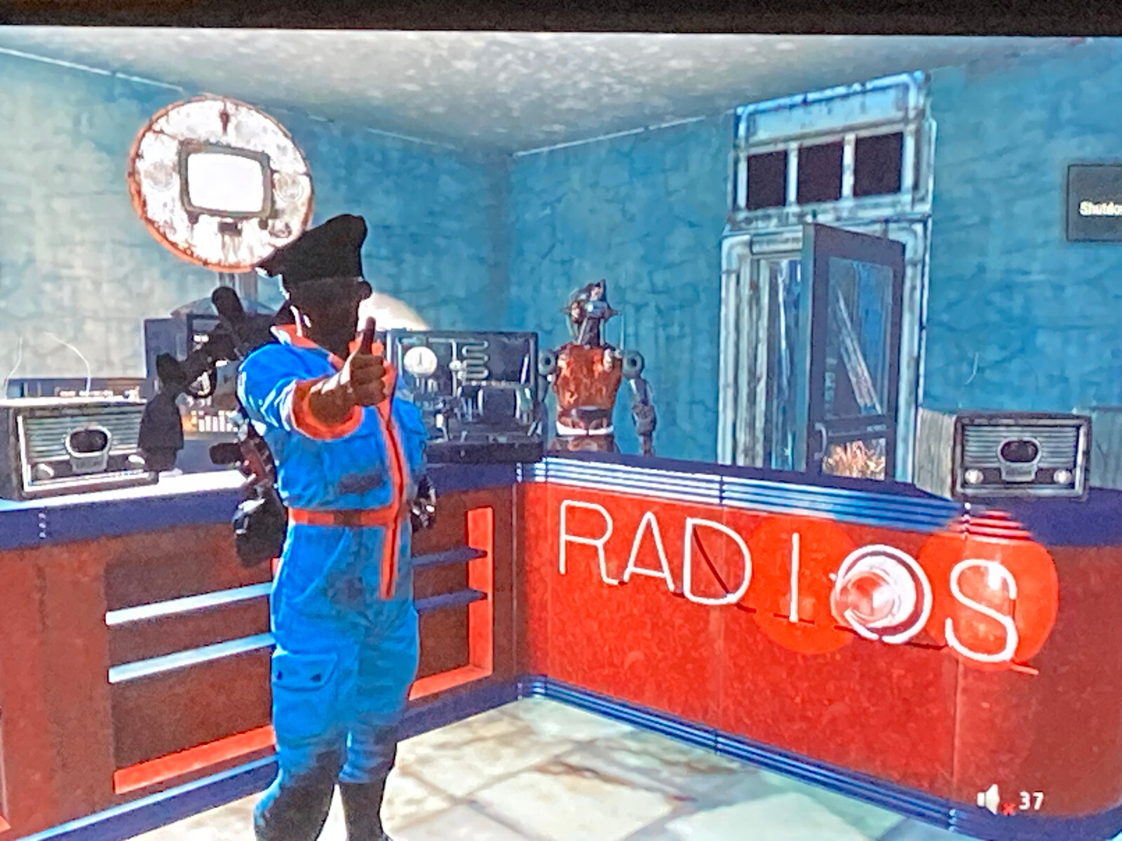 Fallout Radiation King round top radio, real working fan art, NO BOX