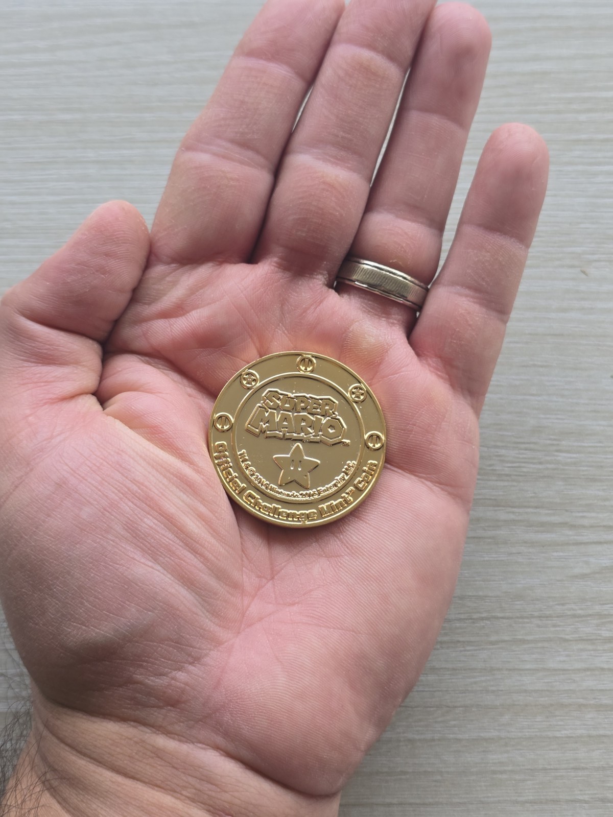 Nintendo Super Mario Challenge Coin Medal 24k Gold Plated 1:214 Enterplay NES GB