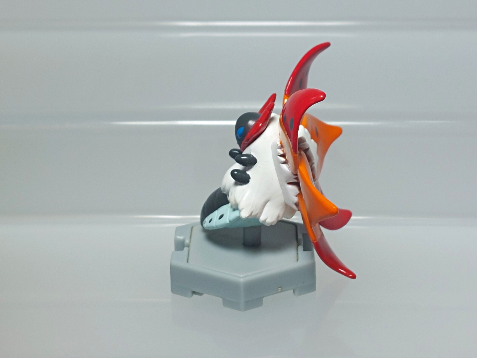 Volcarona Pokemon Moncolle Plus Figure Takara Tomy 2011 Toy Japan N07 2in