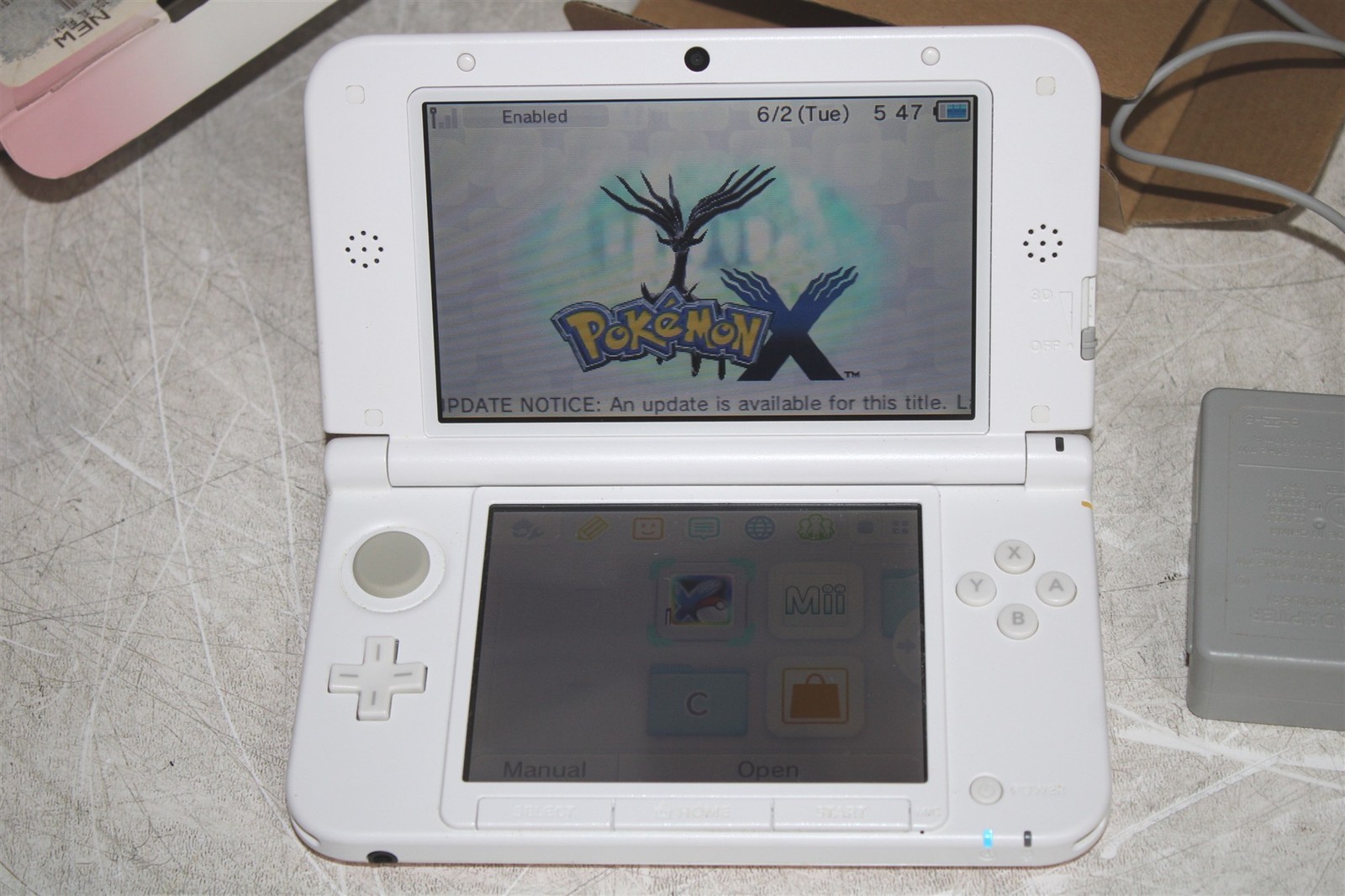 Nintendo 3DS XL Pink / White Console w/ Pokemon X and Box / Charger