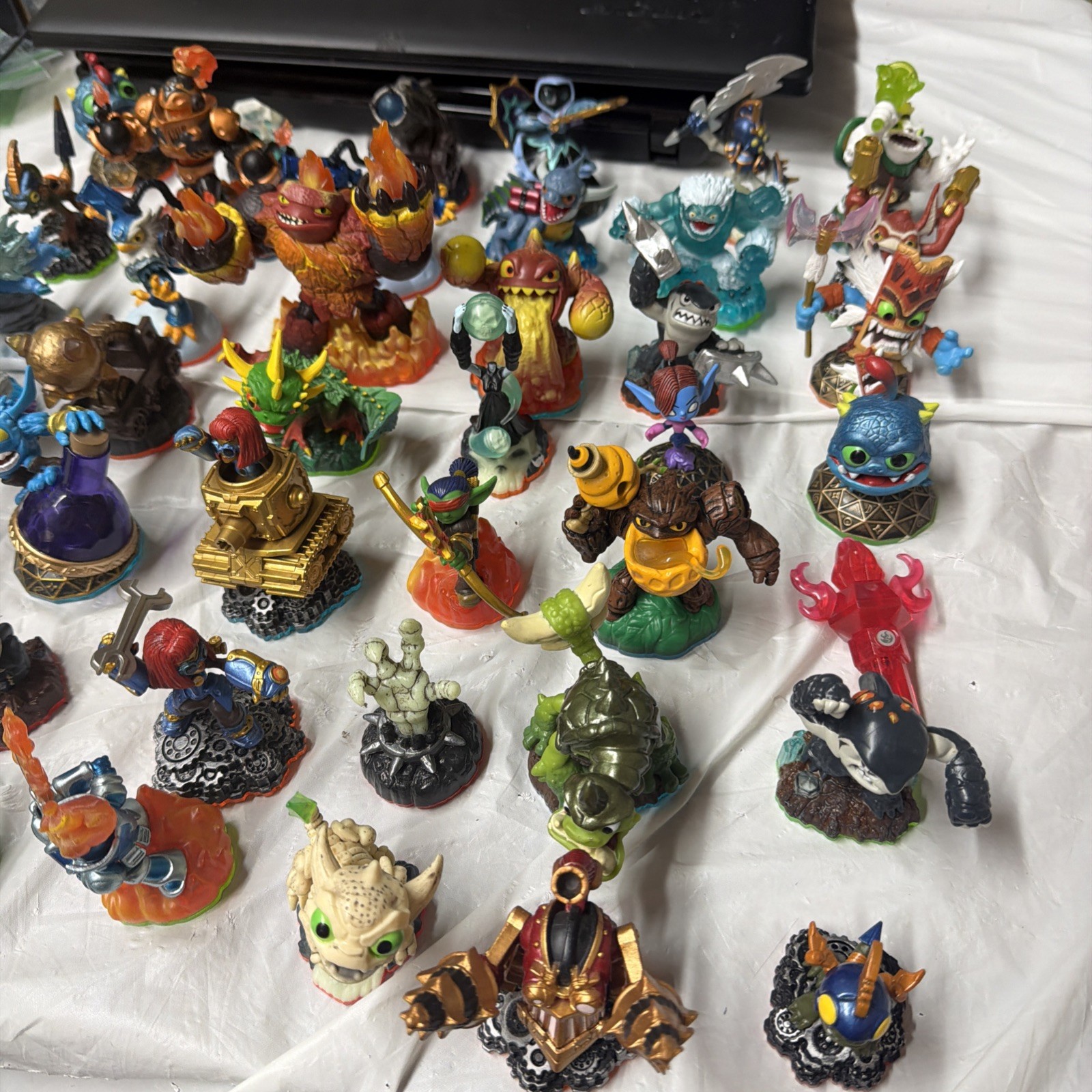 LOT 42 Skylanders: Spyro’s, Giants & More Adventure Game Skylander Figures