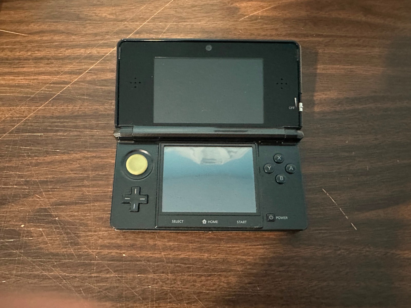 Nintendo 3DS Excellent Condition with Stylus, Memory card and Charger – Black