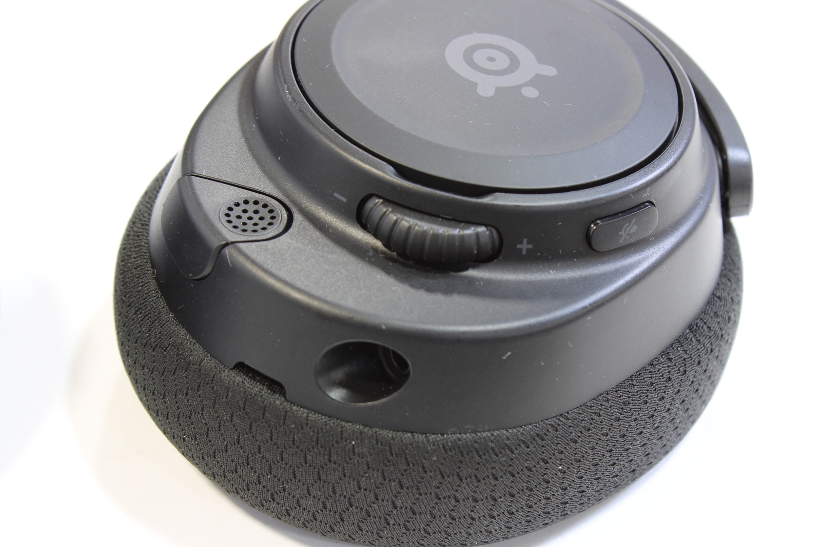SteelSeries Arctis Nova 7 Headset with Retractable Microphone With Dongle