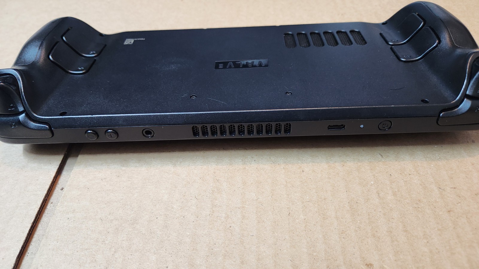 Valve Steam Deck 256GB Handheld Console comes with Case