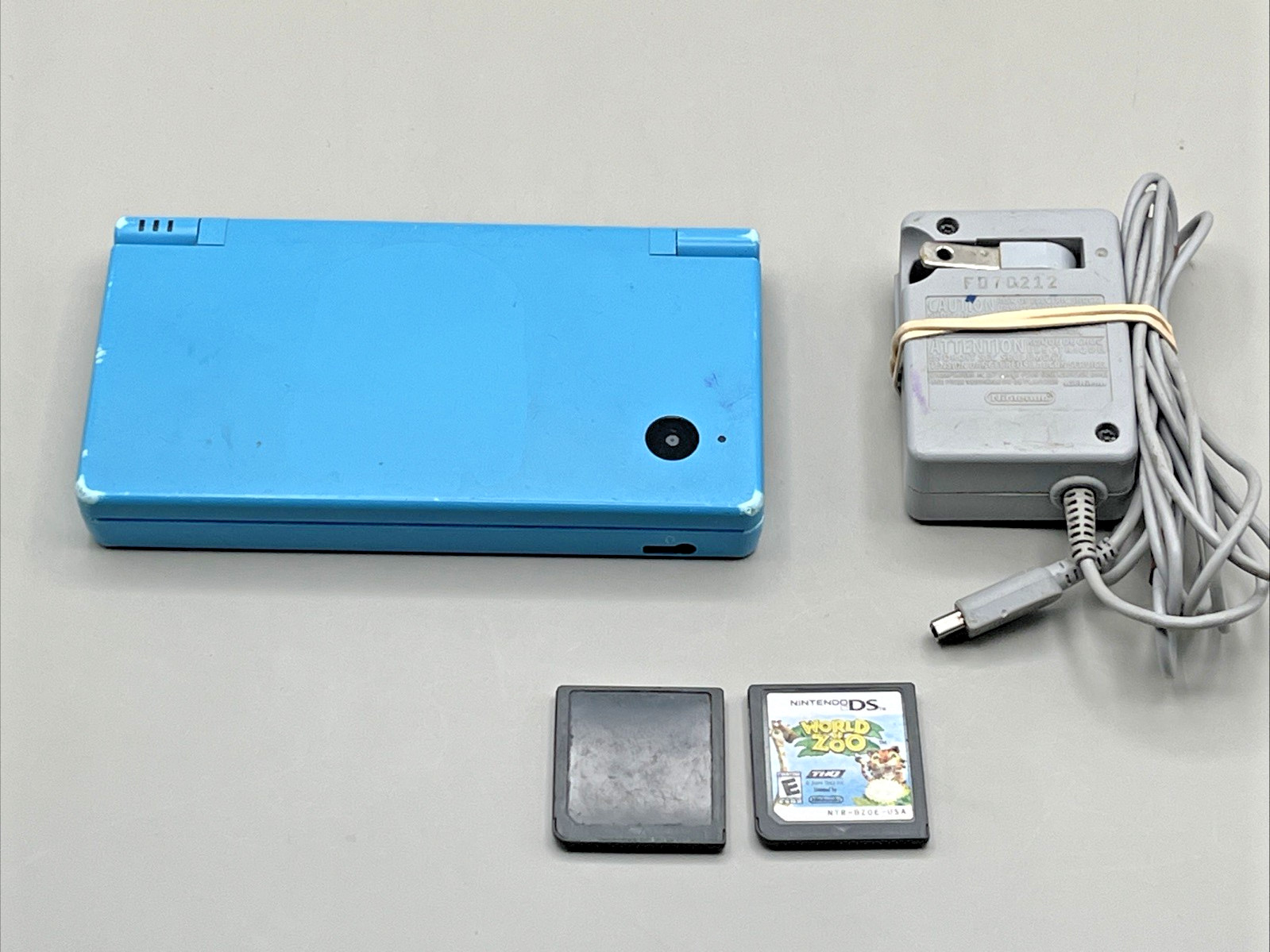 Nintendo DSi lot Hand Held Blue Console Charger & 2 Games Mario Party Tested