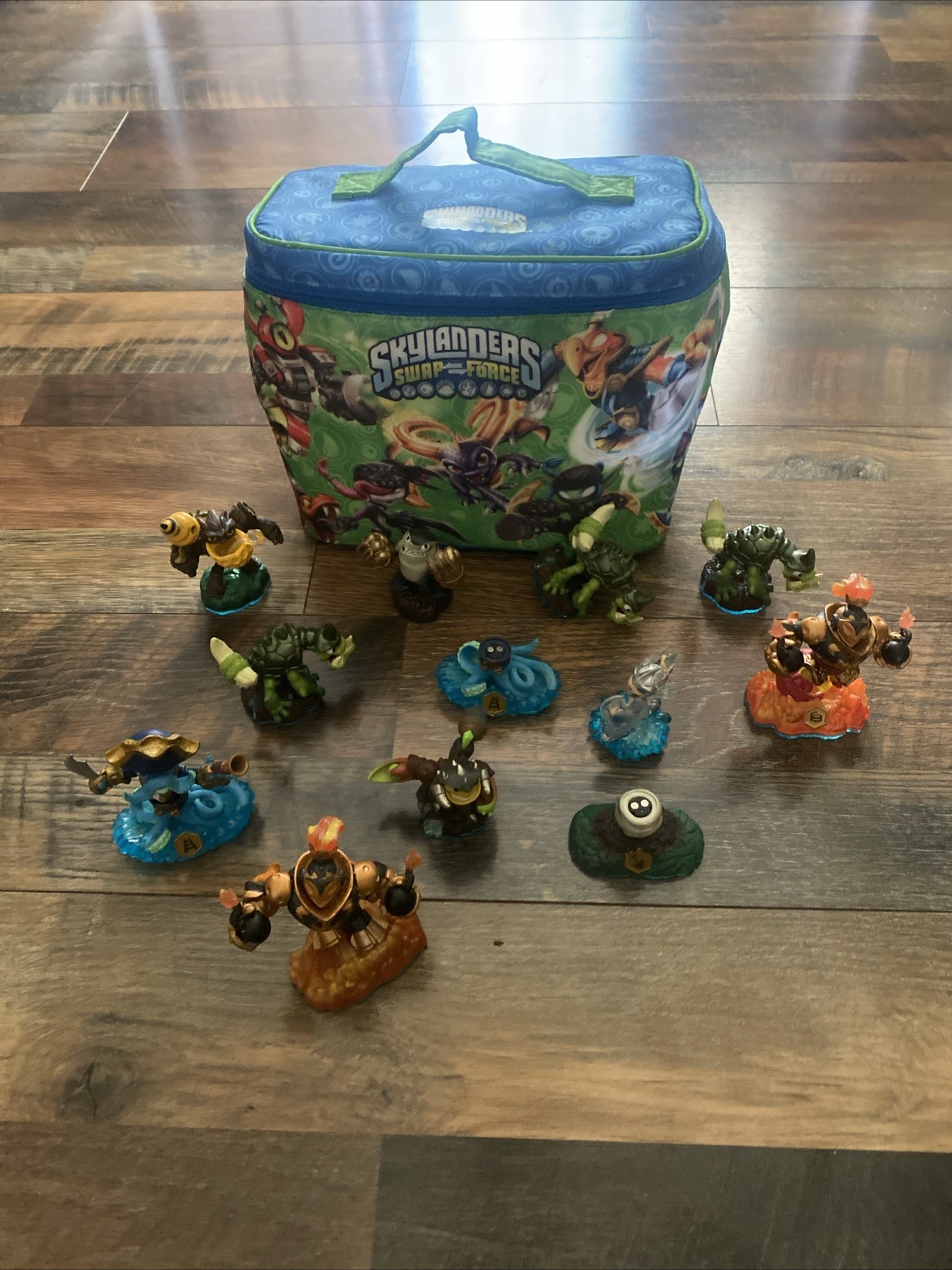 Lot Of Skylanders Swap Force Characters And Carrying Case