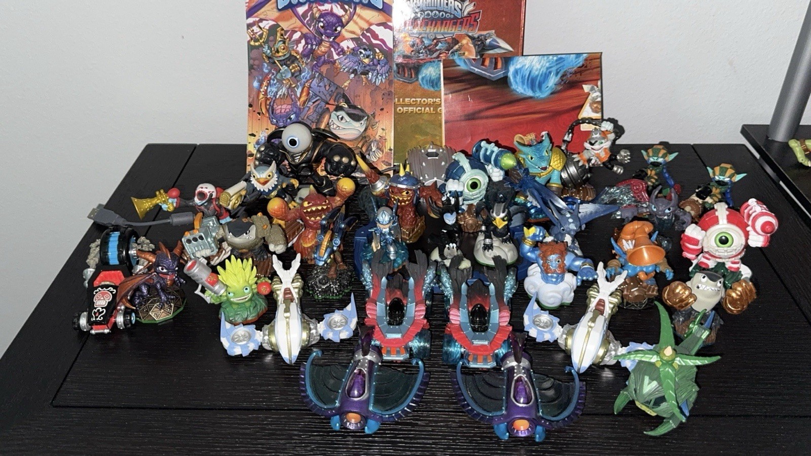 Lot Of 41 Skylanders Superchargers Light Core Chill Comic Poster Collector Guide