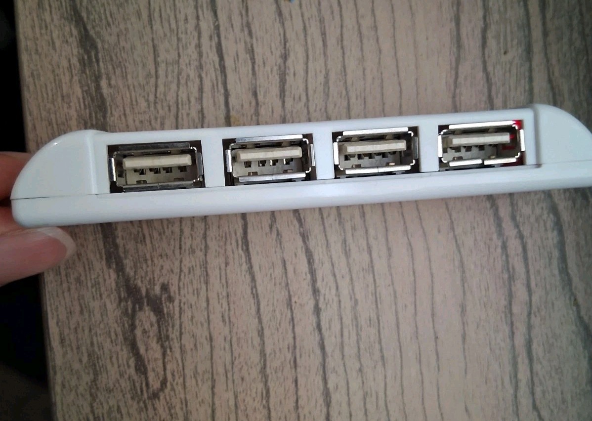 Official Rock Band 4-Port USB 2.0 Hub Adapter GoodMan White Splitter Xbox…