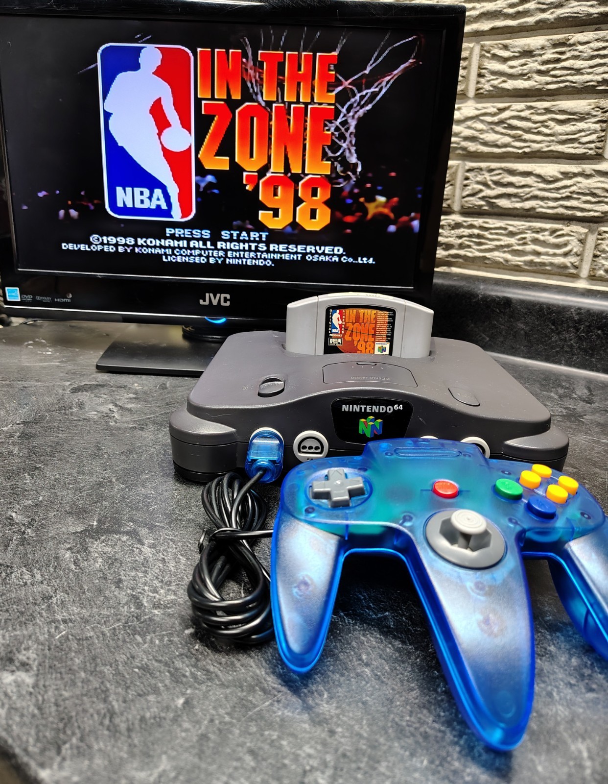 Nintendo N64 NUS-001 JPN 2 Games – 2 Controllers & Plays US & Japanese Games