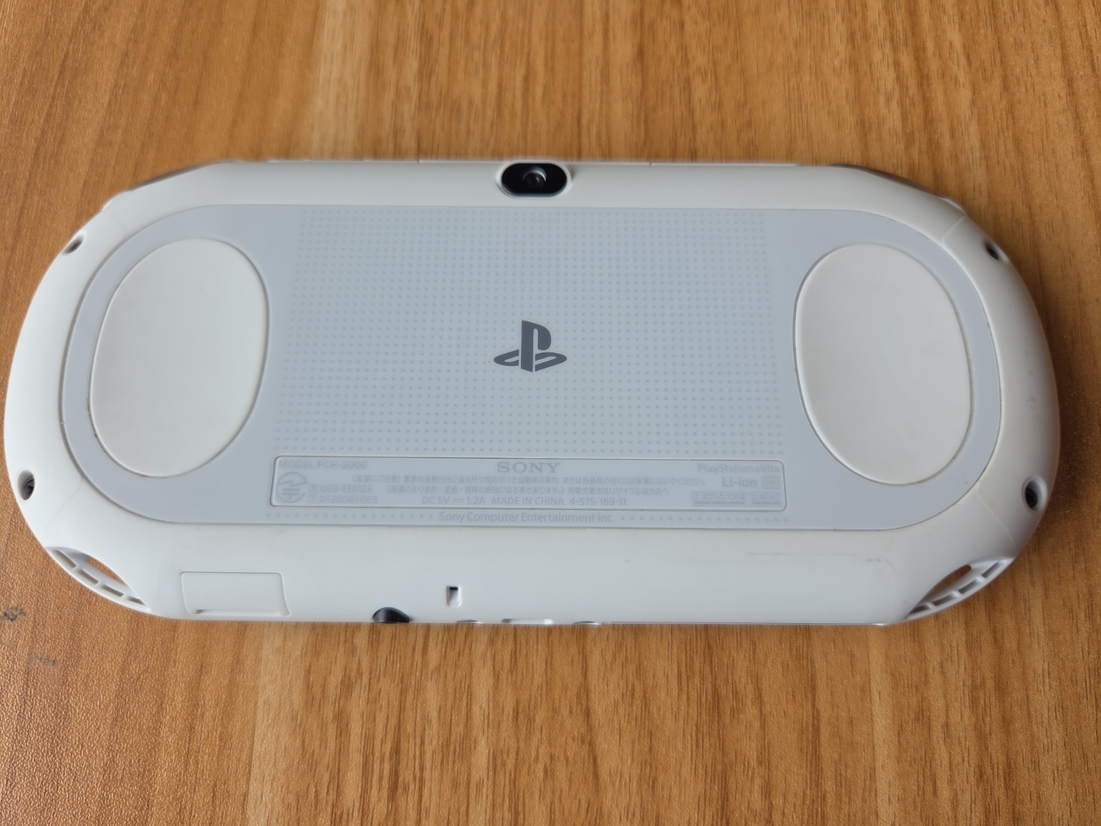 Sony PS Vita PCH-2000 Slim White + Charger GREAT CONDITION US SELLER