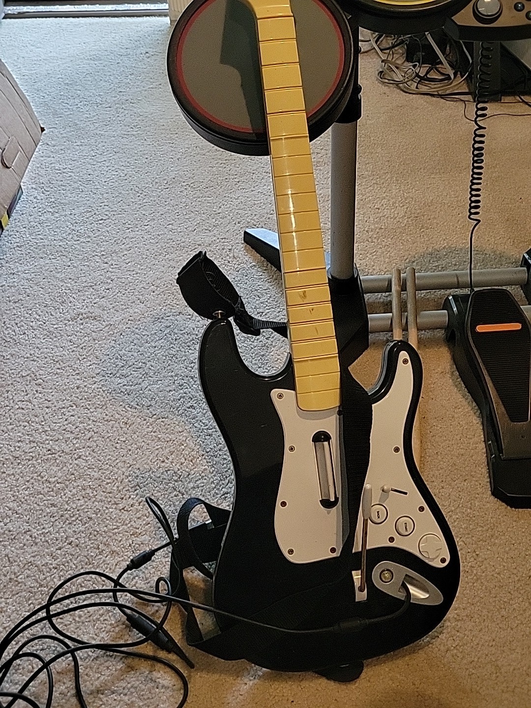 Xbox 360 Rock Band /Guitar Hero Bundle Set -Tested – See Notes For DESCRIPTION