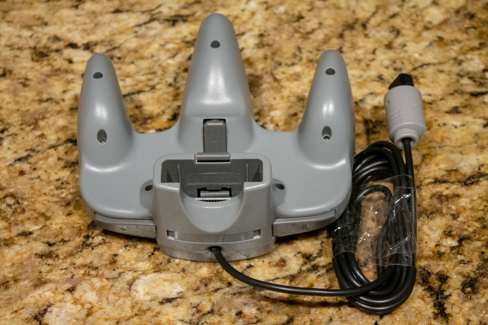 N64 Nintendo 64 VINTAGE CONSOLE+  3 NEW CONTROLLERS + Cords + TESTED-