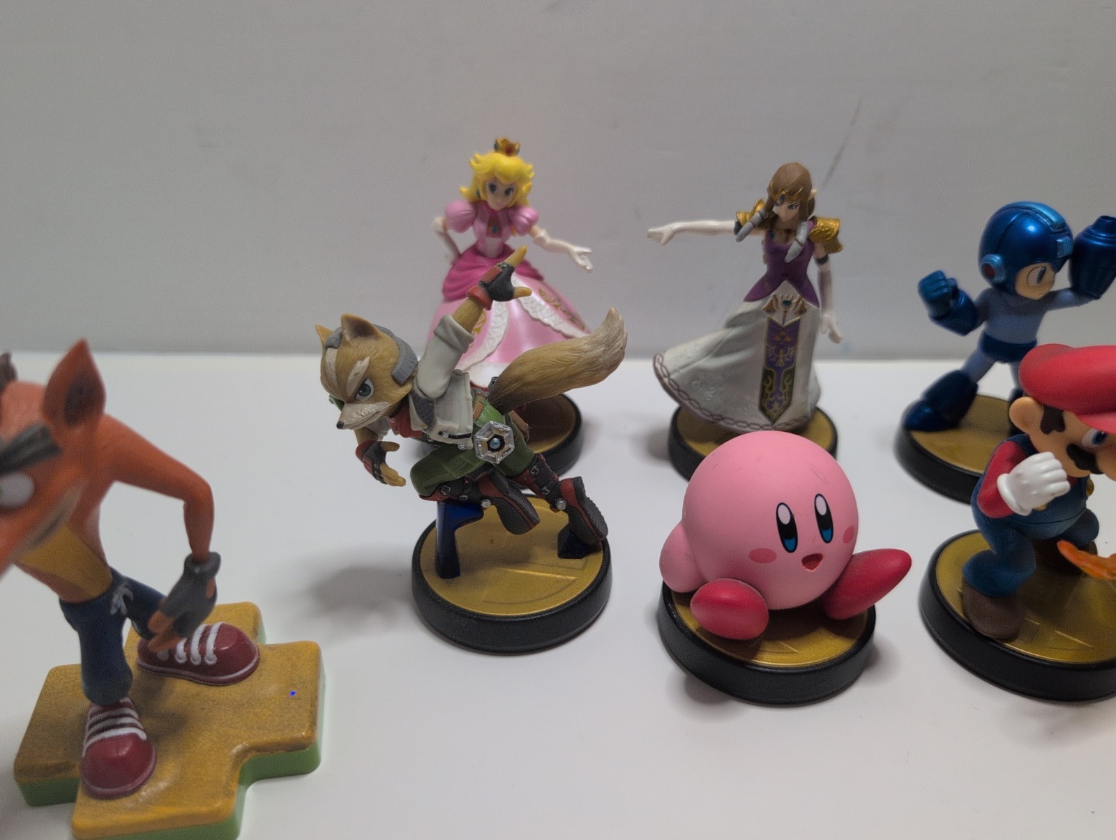 Nintendo Amiibo Lot of 10 Mario Luigi Zelda Link Kirby Yoshi DK Fox Mega Man