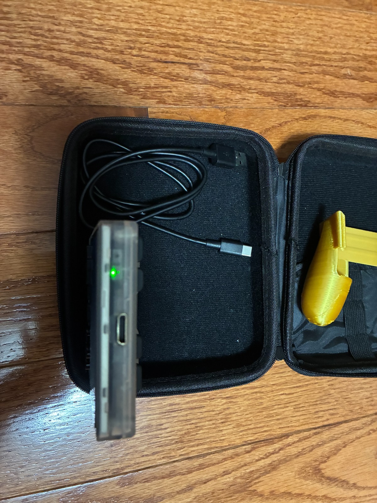 Anbernic RG35XX Retro Handheld Game Console, Dual OS 64GB, Case, 3D printed grip