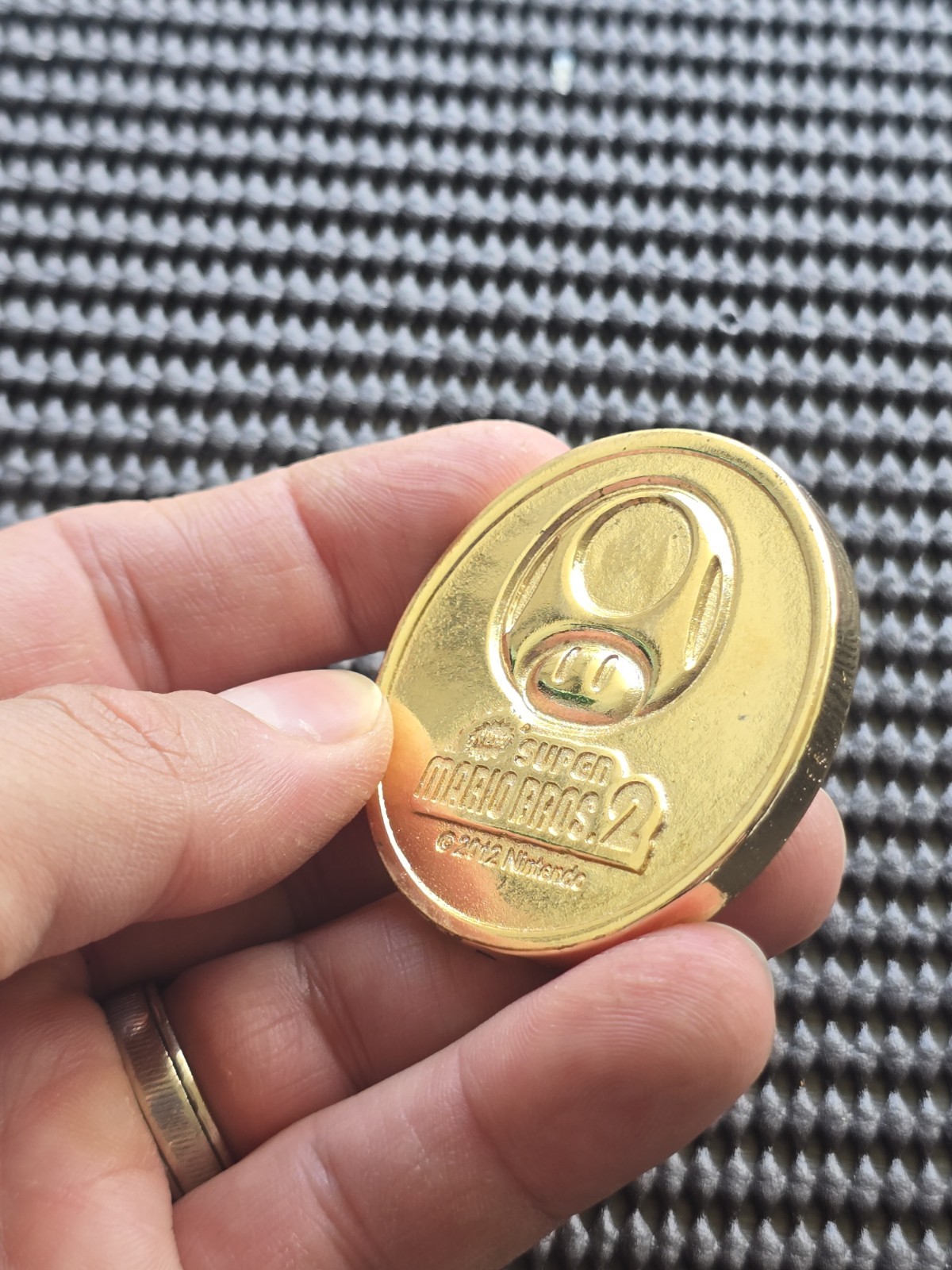 Nintendo New Super Mario Bros 2 Gold Coin Medal Brazil Preorder Bonus 3DS NES