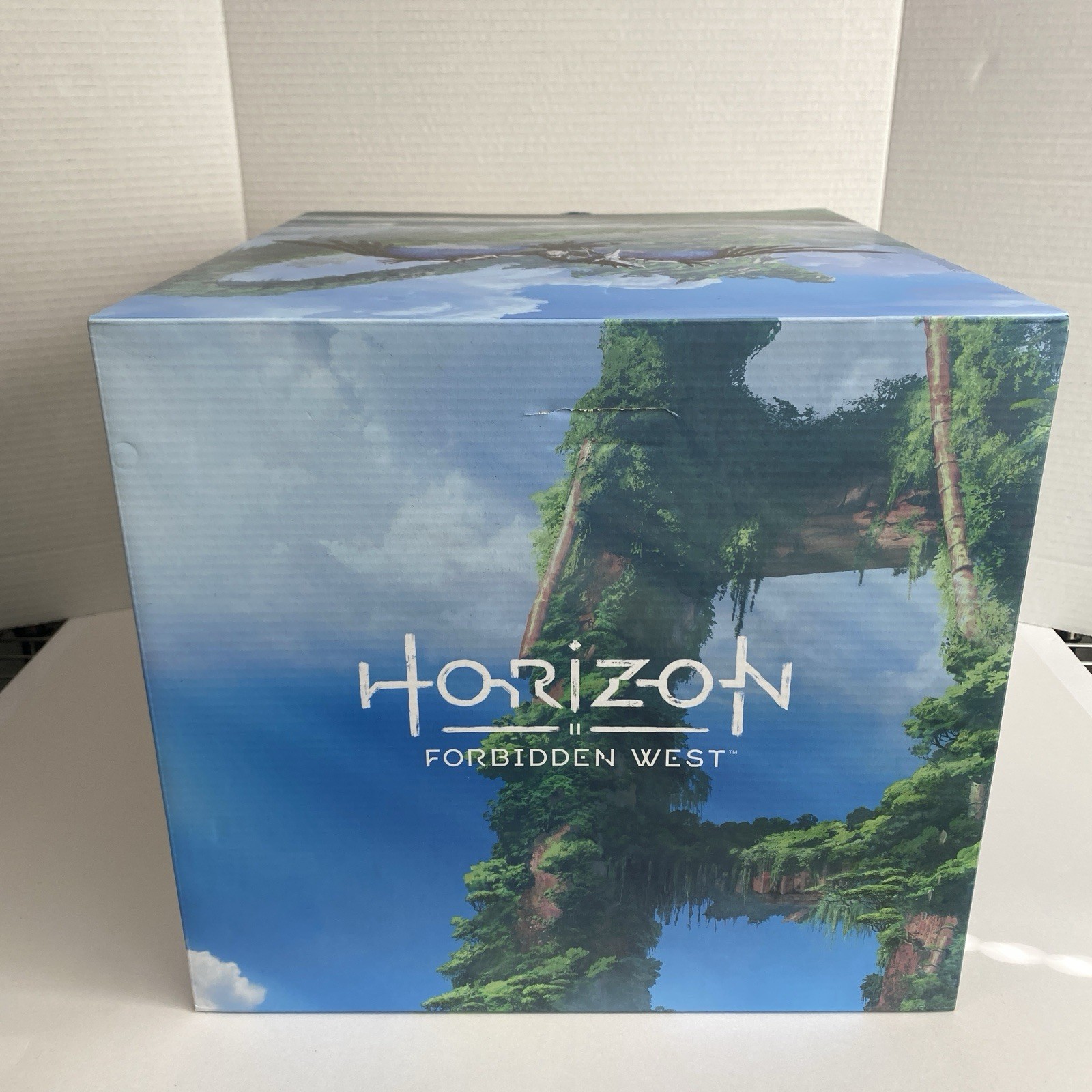 Horizon Forbidden West Collector’s Edition – Tremortusk & Aloy Statue (No Game)