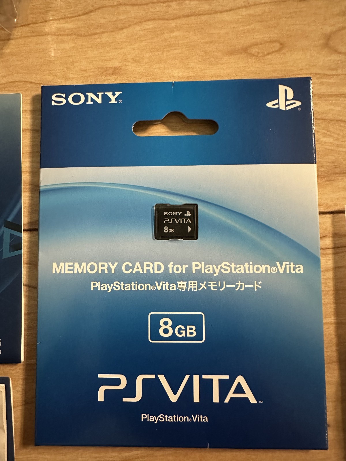 Sony PS Vita PCH-2000 1GB Black JP – Excellent. Orig Box + 8GB MC + 128GB mSD