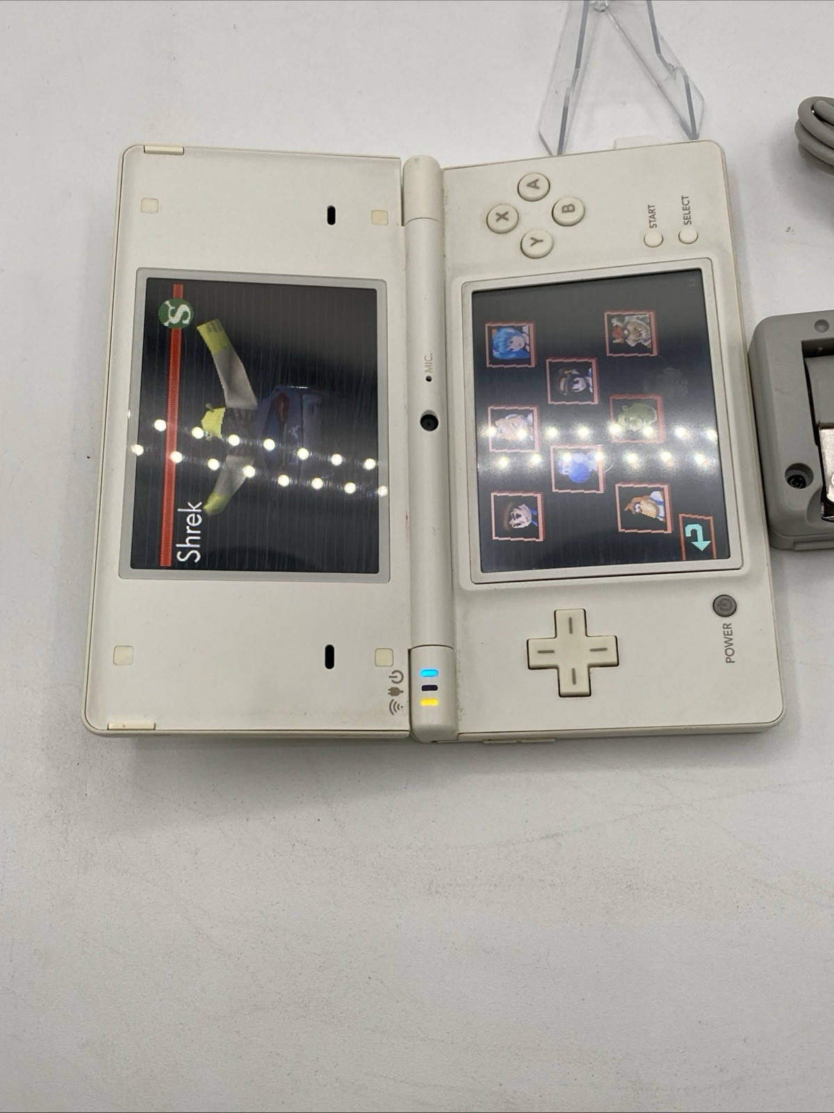 Nintendo DSi White Console Bundle w/ Charger & 16GB SD Card