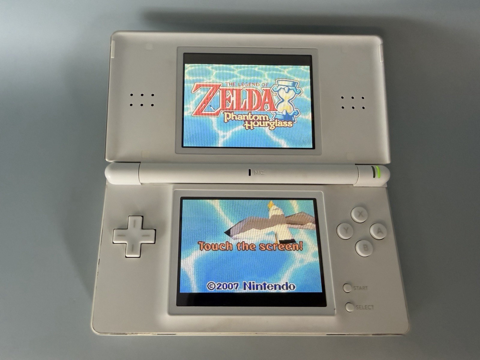 Polar White Nintendo DS Lite Console USG-001 with charger