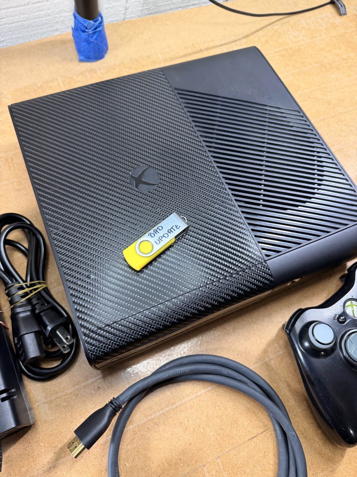 Xbox 360 E – 500GB HDD – 70 Games + SNES + SEGA Roms – Repasted and Serviced