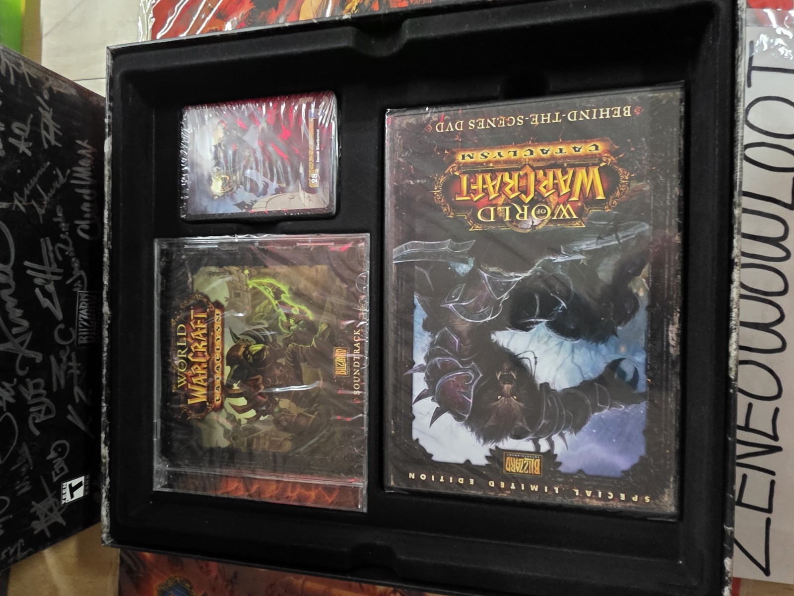 NEW World of Warcraft Cataclysm Collector’s Edition WoW Dev Team Signed