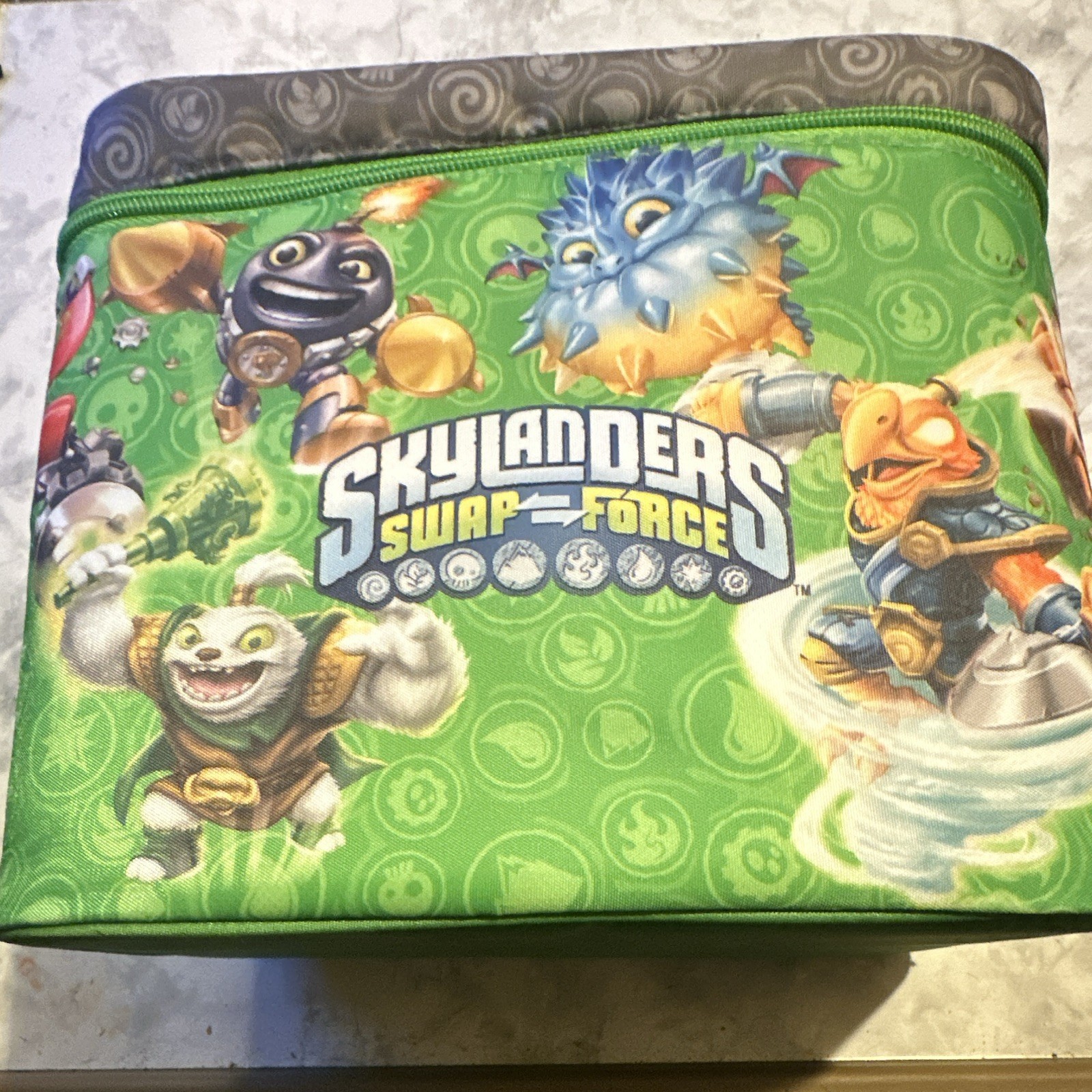 Skylanders Swap Force Padded Nylon Carrying Case w/Handle, Partitions Green/Gray