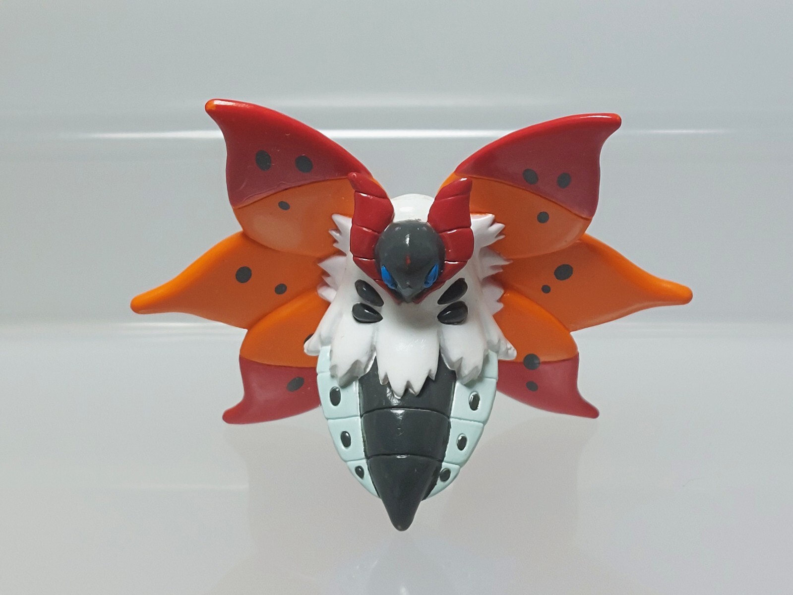 Volcarona Pokemon Monster Collection Figure Takara Tomy 2011 Japan H02 1.8in