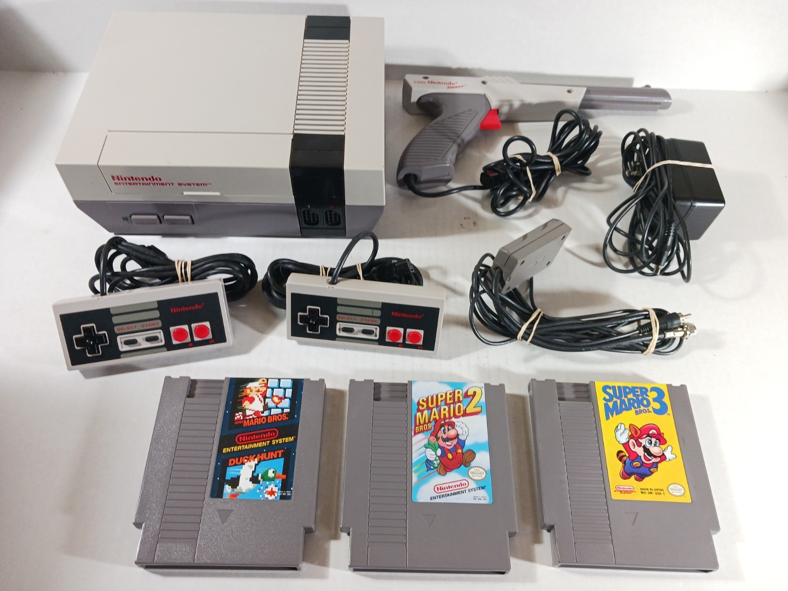 Nintendo NES Console Bundle Tested Great Condition Mario Bros 1 2 3 Duck Hunt ++