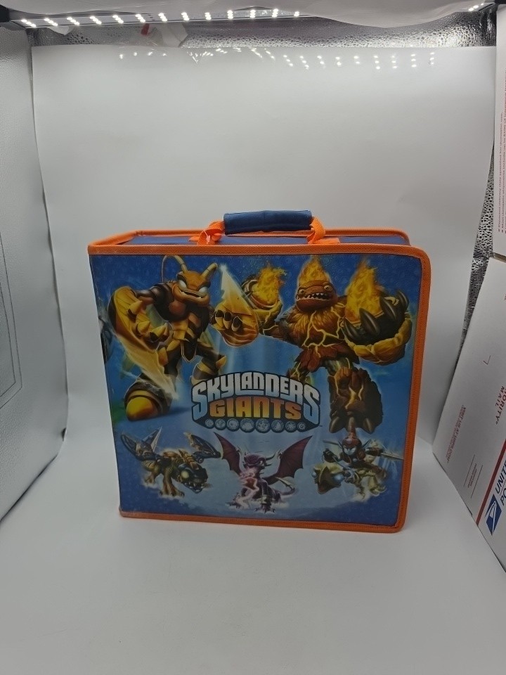 Skylanders Giants Blue Square Storage and Carrying Case Brand New Mint
