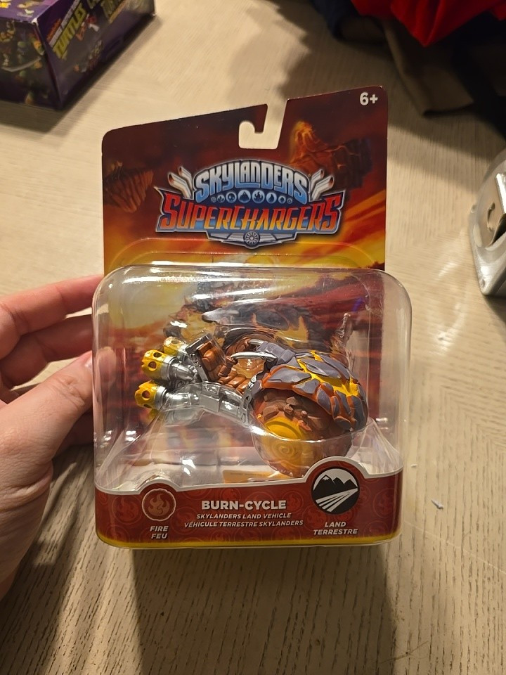 SKYLANDERS SUPERCHARGERS BURN CYCLE NEW Sealed