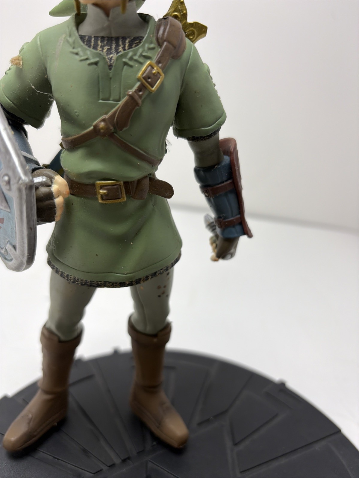 Legend of Zelda: Twilight Princess Dark Horse Deluxe Link Statue, Pre-Owned READ