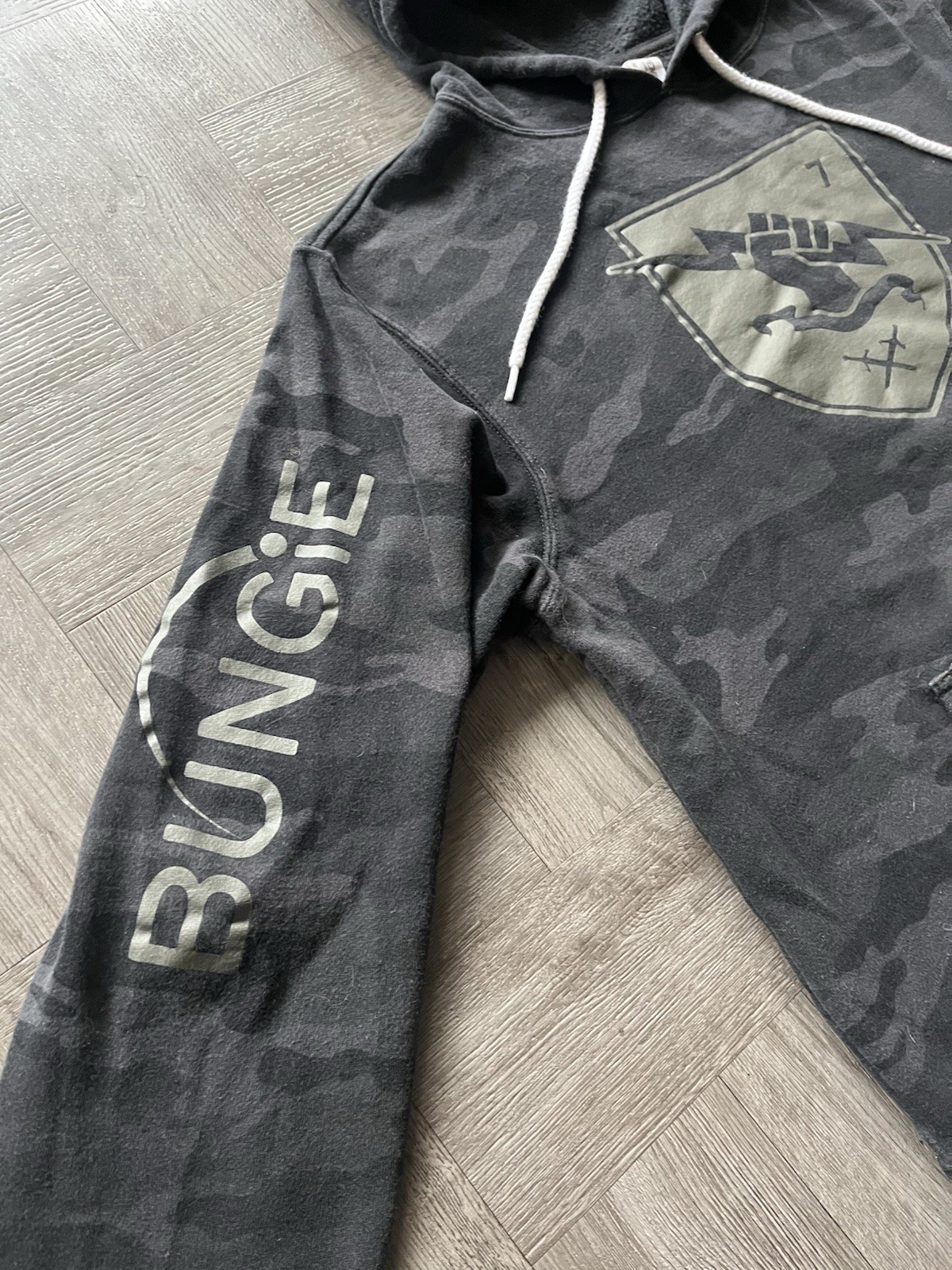 RARE Destiny 2 Bungie Zip Up Hoodie Sweatshirt Medium Video Game Women’s M Camo