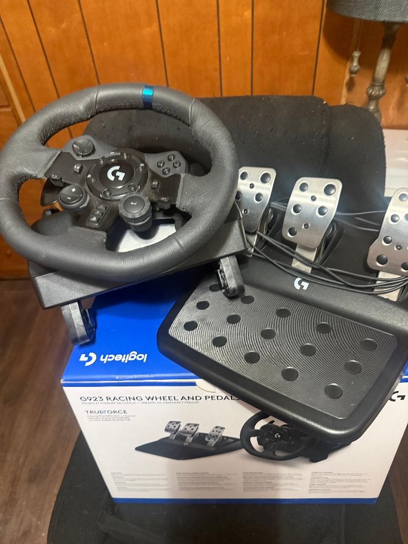 Logitech G923 Steering Wheel + Pedals, True Force Feedback, PC, PS5 – Black
