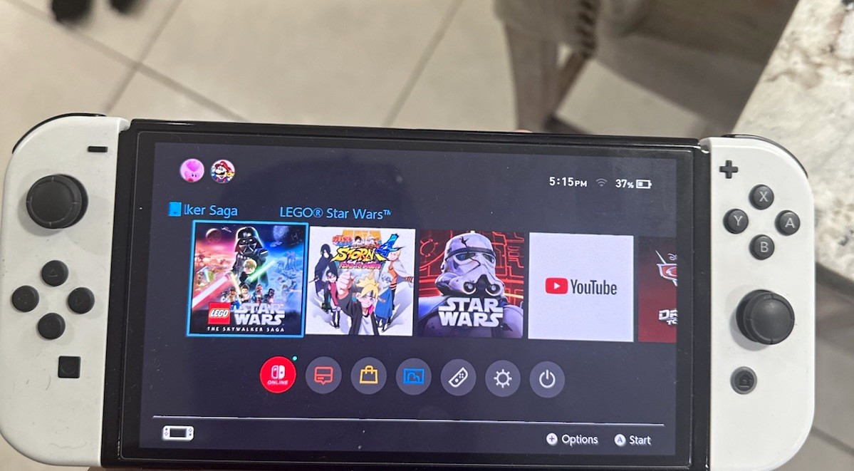 Nintendo Switch OLED Handheld Console 64GB White Joy-Con Wi-Fi 720p HEG-001