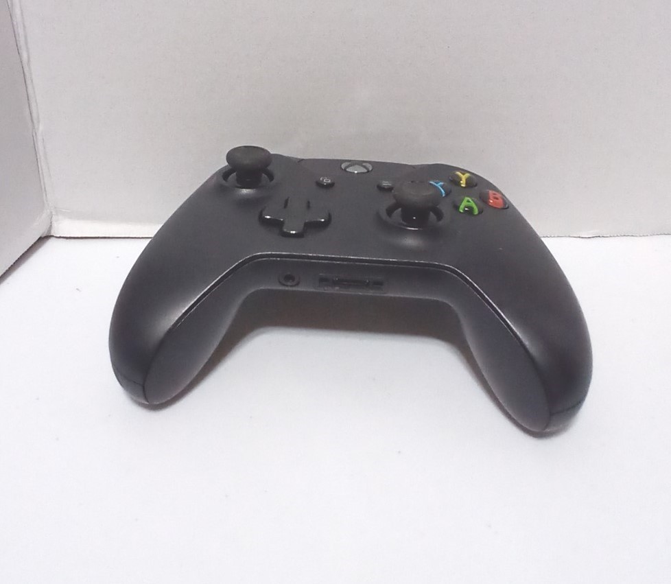 Genuine Microsoft Xbox ONE Wireless Controller Black Headphone Jack- Tested
